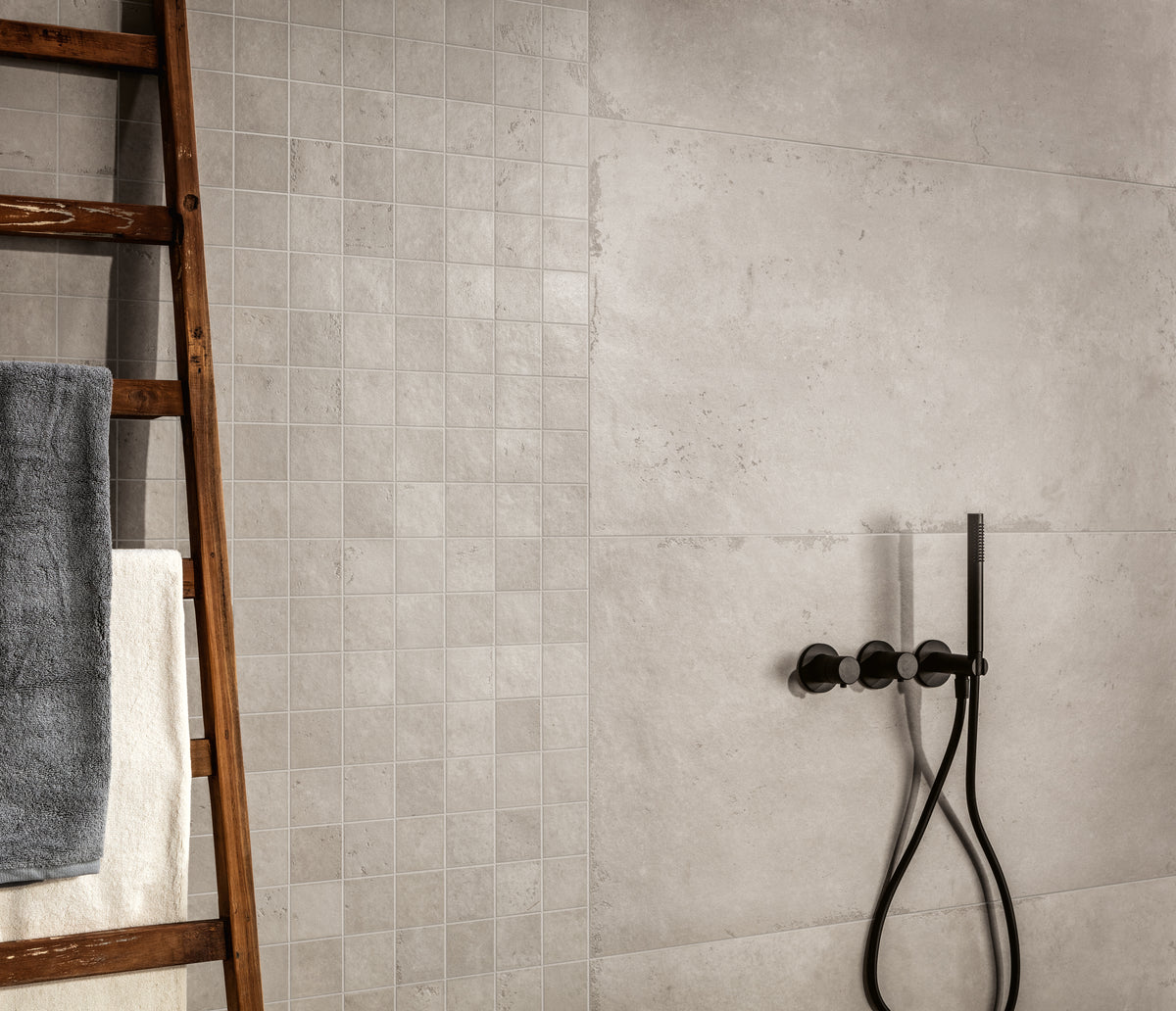 Ferro Lavato: Akoya Gray